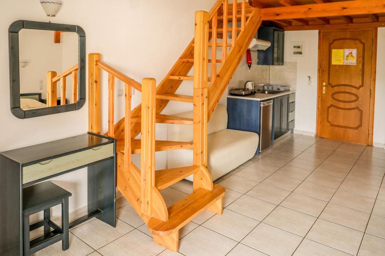 Sunset Studios & Apartments Кукунаріес Екстер'єр фото